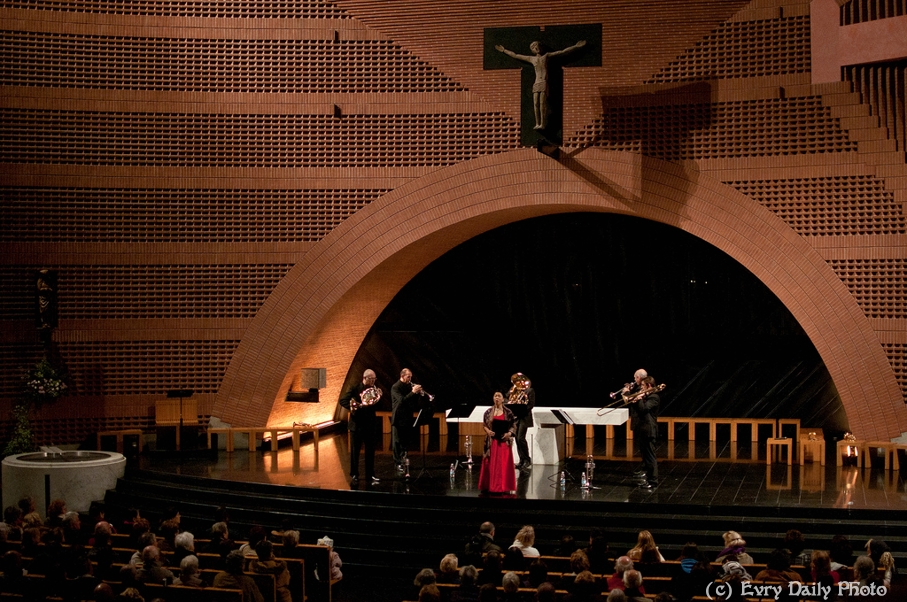 Evry Daily Photo - Concert a la Cathedrale Evry - de Bach a Gershwin - Quintette Magnifica et Shigeto Hata - large - 5249187495.jpg
